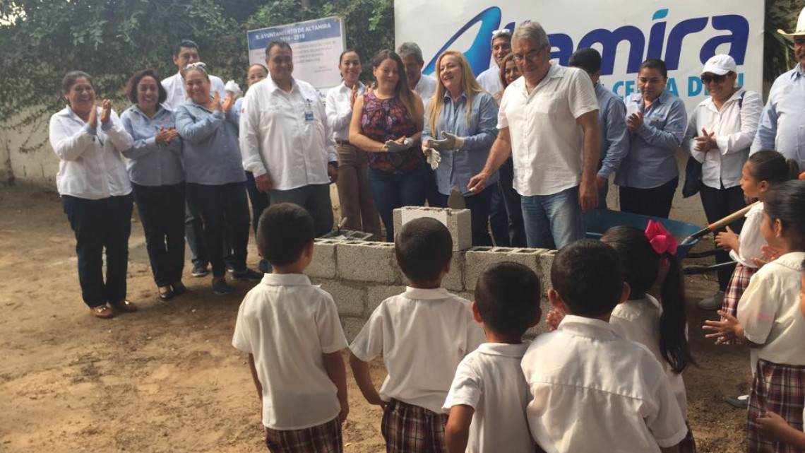 Gobierno local apoya tema educativo en infraestructura y social