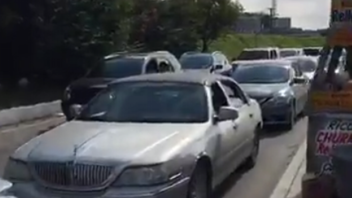 Puentes Internacionales de Matamoros registran largas filas y tiempo de espera de hasta 3 horas   