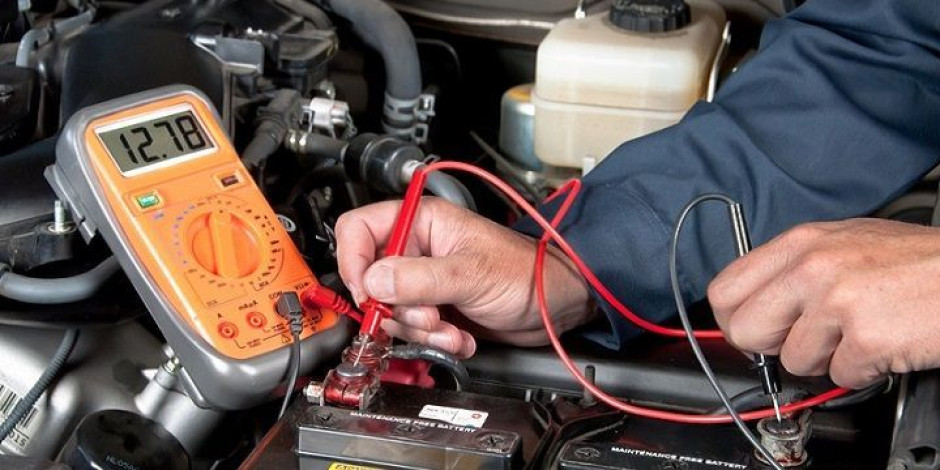 Estudiantes del IPN desarrollan kit portátil para cargar batería automotriz