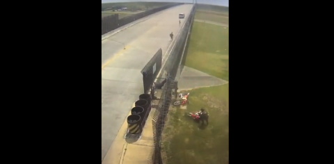 Intenta cruzar el puente Anzaldúas ilegalmente y se queda atorado en valla de seguridad