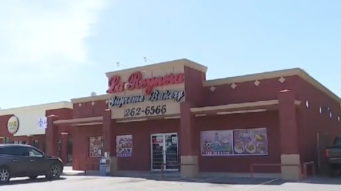 Armado con un cuchillo, delincuente entró a robar a una panadería en Elsa 