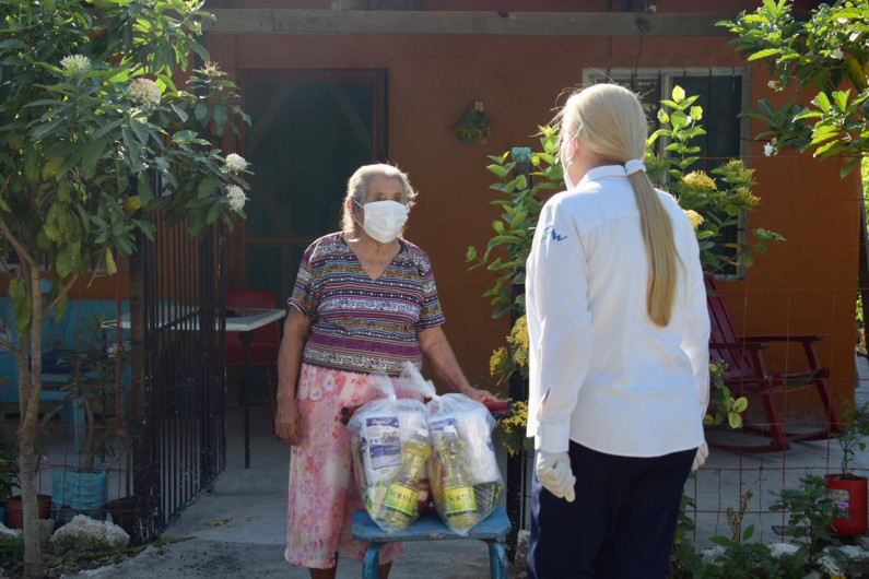 Incondicional respaldo de Alma Laura Amparán a familias vulnerables