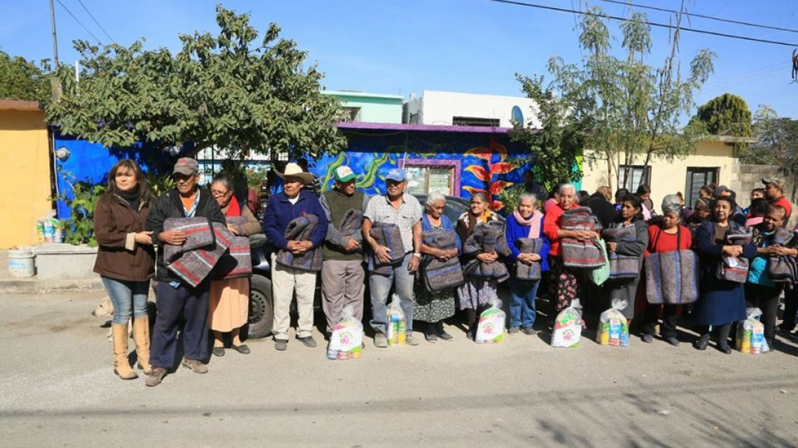 Entrega DIF Tamaulipas despensas y cobertores