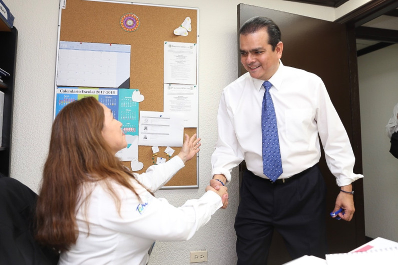 Alcalde recorre dependencias municipales