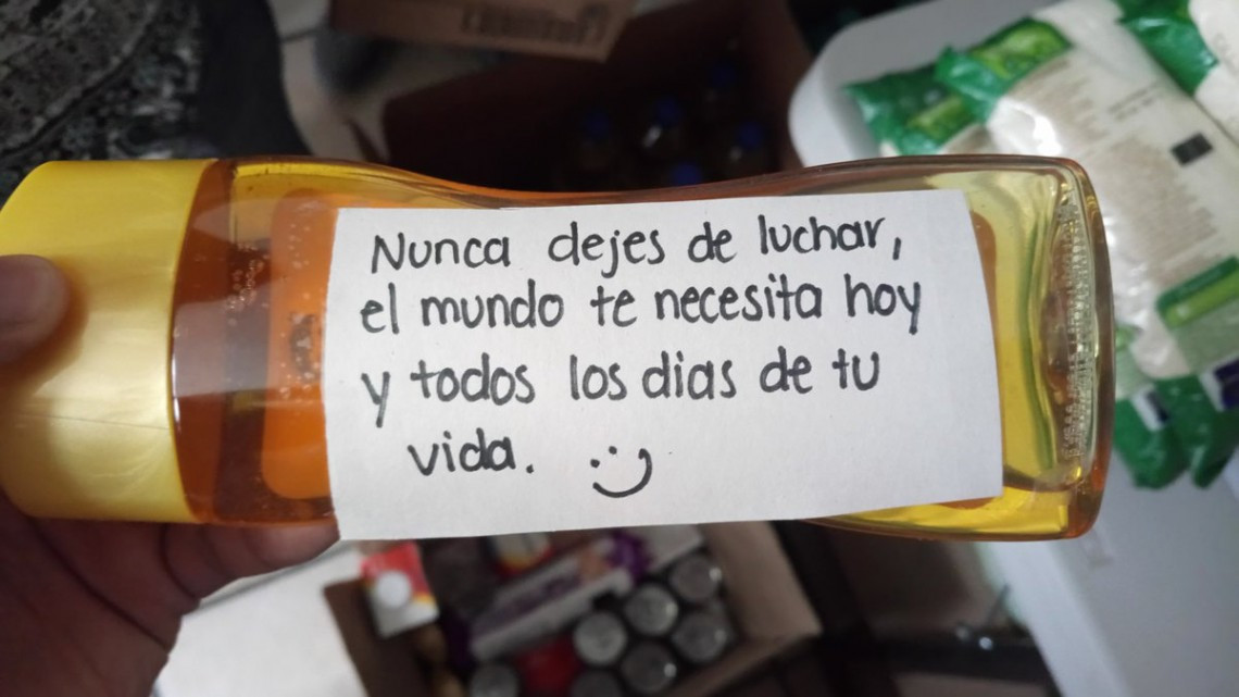 Envían víveres con lindos mensajes de aliento