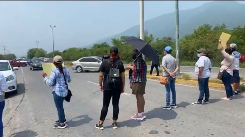 De nueva cuenta cierran importante Vialidad por falta de agua 