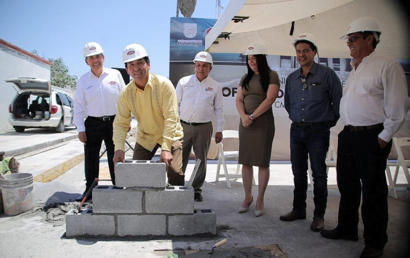 Colocan primera piedra del edificio de la Cámara Nacional de la Industria de la Construcción