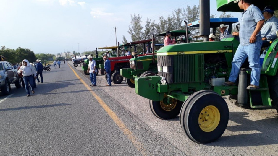 Con bloqueo, los agricultores exigen atención al campo