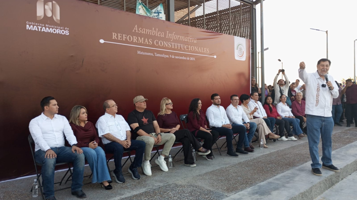 Camioneta de Fernández Noroña se incendia en Gira por Matamoros