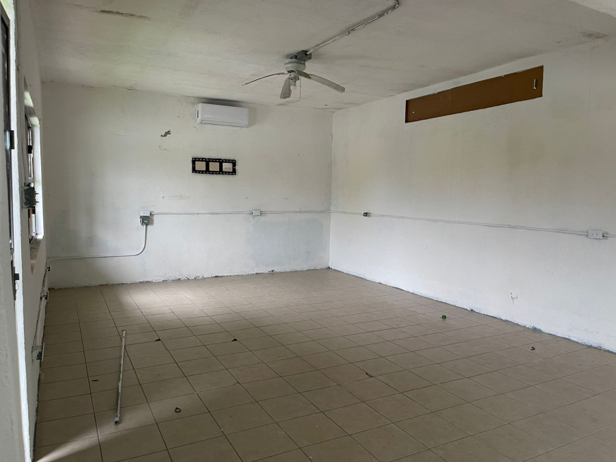 Delincuentes sustraen mobiliario y material de escuela para sordos