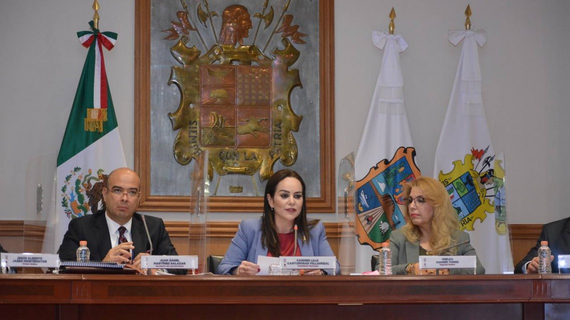 Exhibe Carmen Lilia Canturosas desfalcos de la pasada administración 