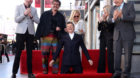 Willem Dafoe recibe su estrella en el Paseo de la Fama de Hollywood