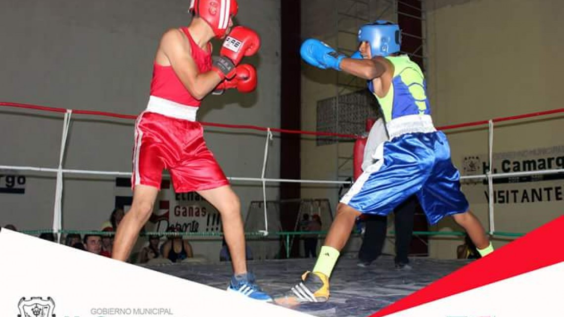 Llevan a cabo “Pelea de campeonato estatal peso Gallo” en Camargo