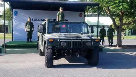 SEDENA convierte a Oscar en “soldado por un día”