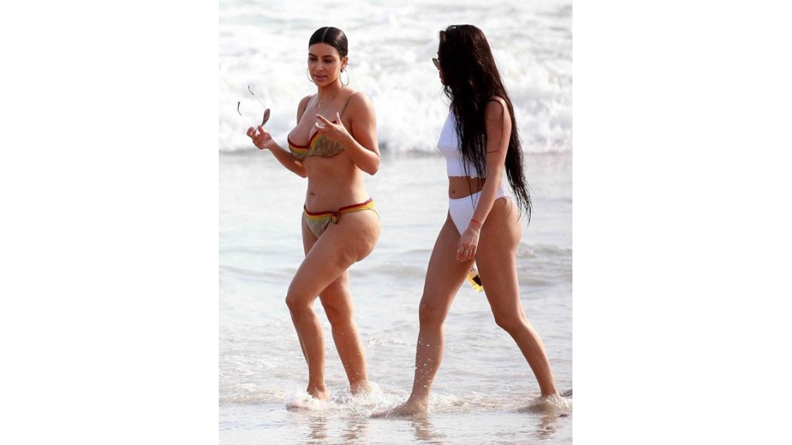 Kim Kardashan en bikini por playa mexicana