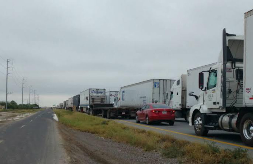 Se acumula carga en el Puente de Comercio Mundial