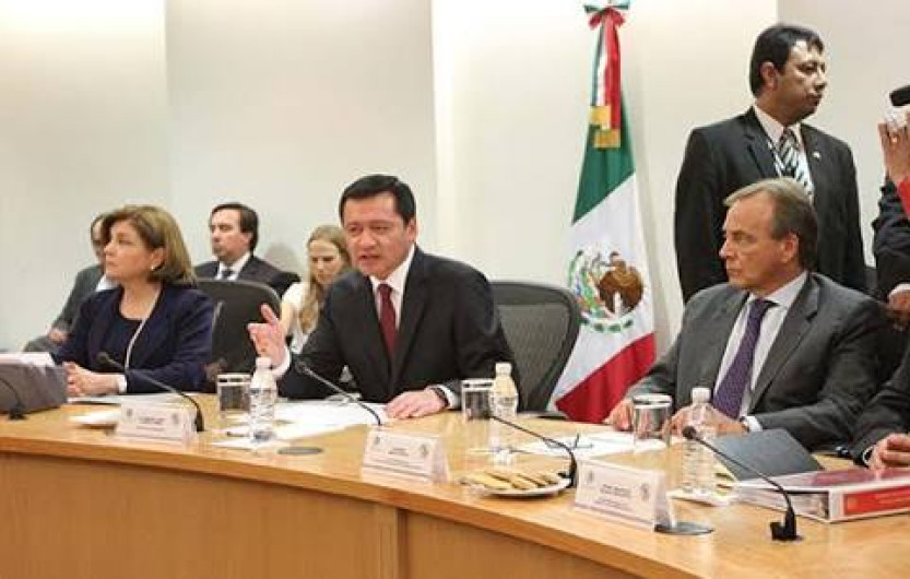 Comparacen funcionarios federales por espionaje