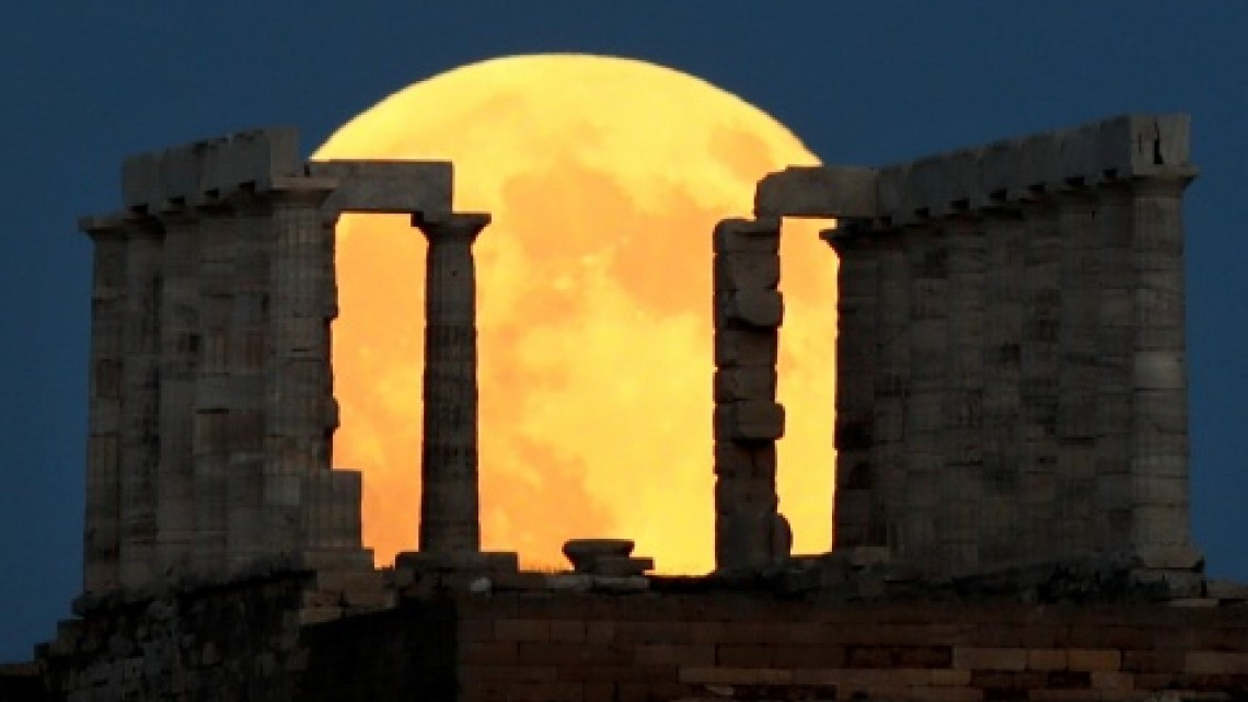Así se vivió la "luna de sangre" en Asia, África y Europa