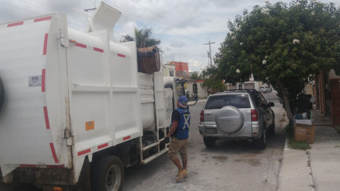 Tira la basura en el camión, no en el carretón