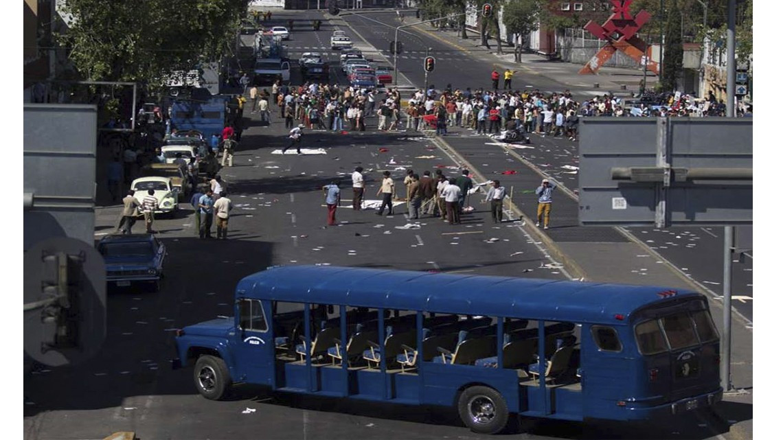 Alfonso Cuarón graba marcha en CDMX para “Roma”