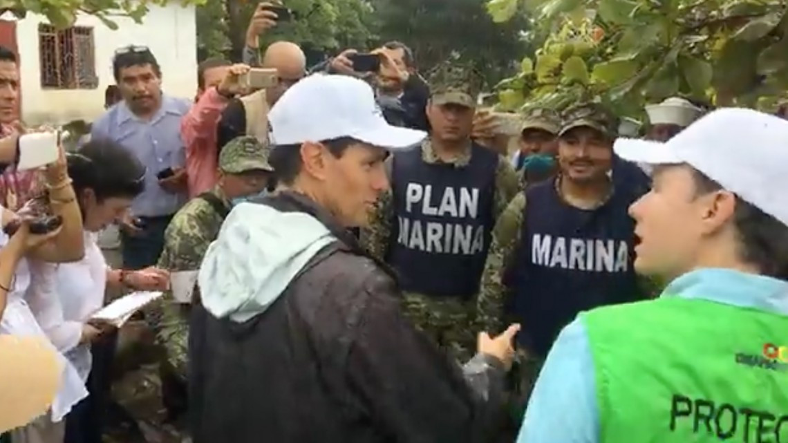 Recorre EPN comunidad de Chiapas dañada por sismo