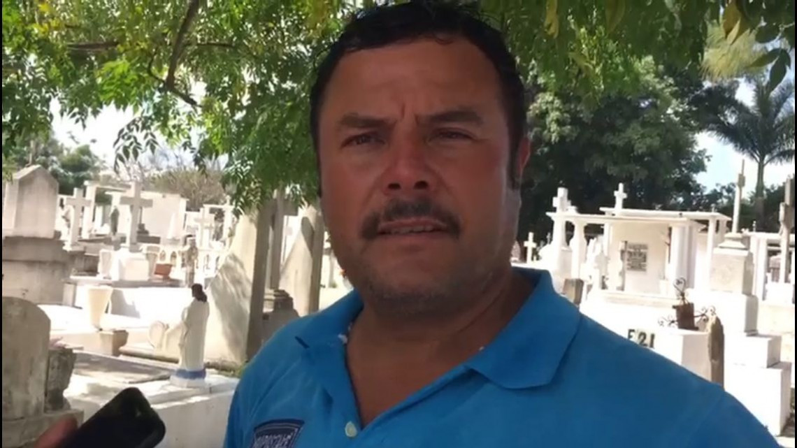 Solicitan acordonar fosas destapadas en panteón
