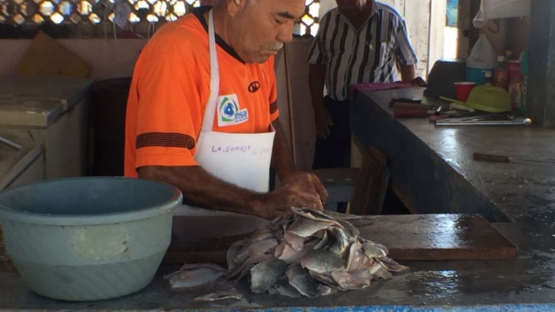 Mejoran las ventas en el mercado de mariscos