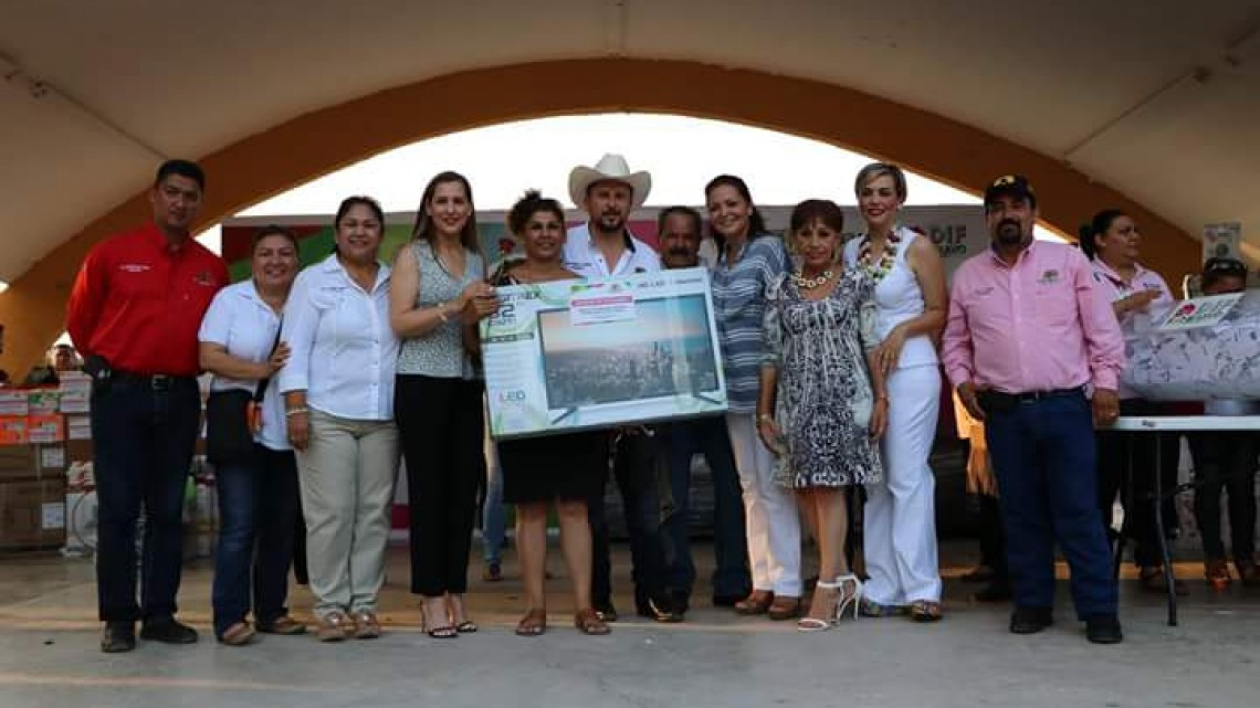 Ayuntamiento realizó festejo por el "Día de las madres"