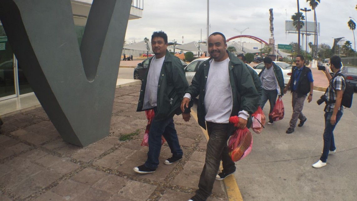 Arriban a Brownsville los primeros trabajadores mexicanos deportados por la administración Trump