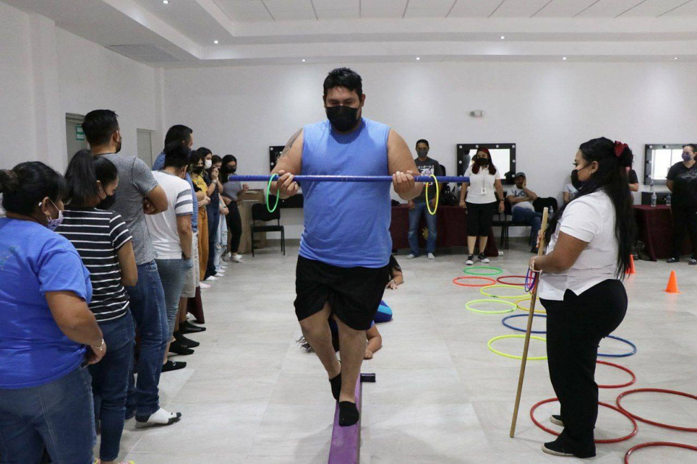 Enseñan estrategias a padres de familia para mejorar calidad de vida de menores con discapacidad 