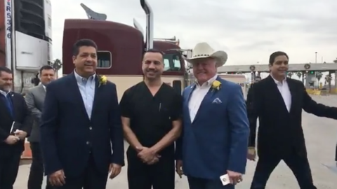 Rinde protesta Sid Miller como Comisionado de Agricultura de Texas