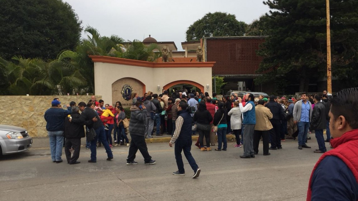 Arranca entre gritos y empujones selección de regidores en Morena