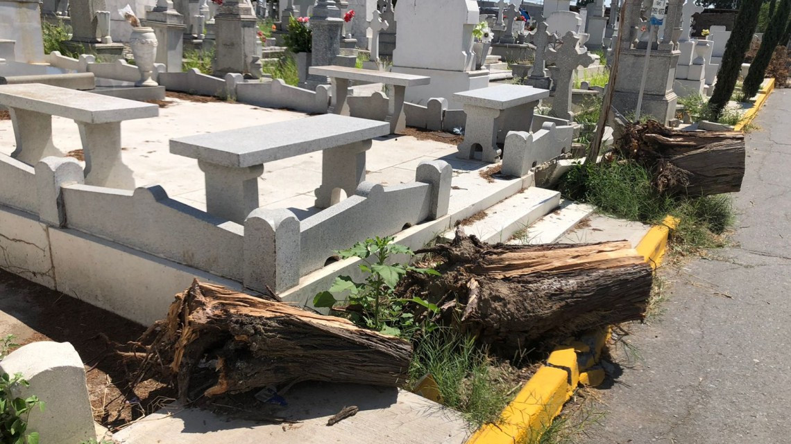 Ayuntamiento de Nuevo Laredo comenzó con las labores de limpieza y mantenimiento en panteones municipales por el Día de Muertos 