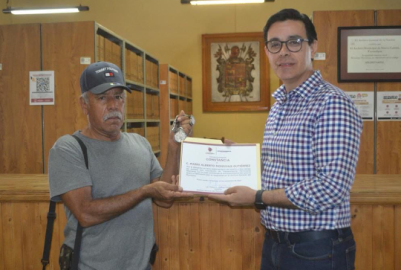 Dona sus relojes de ferrocarrilero 