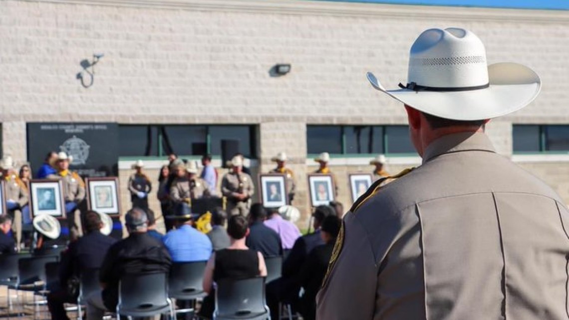 Condado Hidalgo devela muro en honor a héroes caídos en su deber