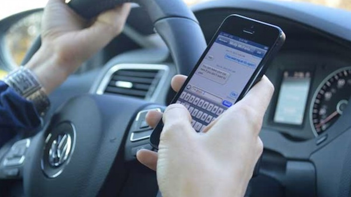 Uso de celulares al manejar; la causa del incremento de accidentes