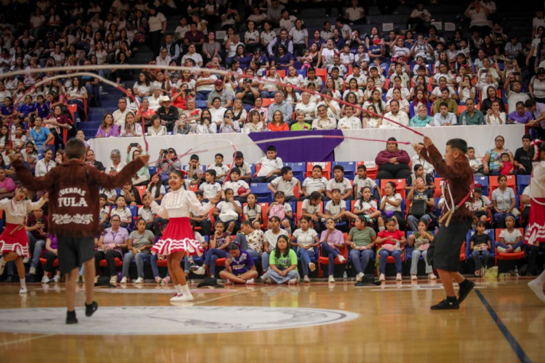 Impulsan Américo y María de Villarreal las tradiciones con el concurso de Rondas y Salto de Cuerda