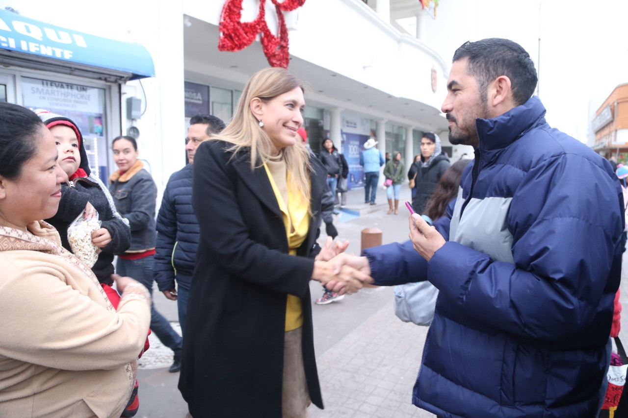 Familias disfrutan de espectacular Patinaje Artístico