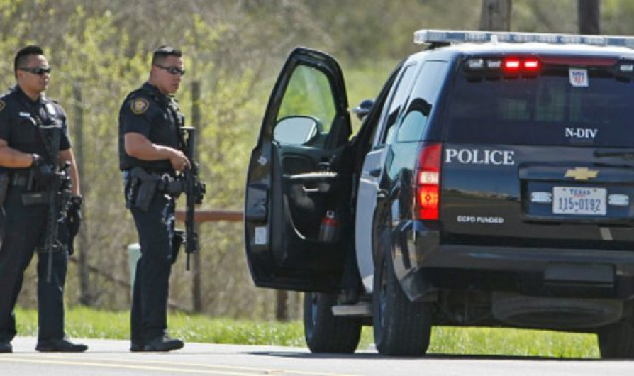 Mujer muere al salir expulsada de un carro