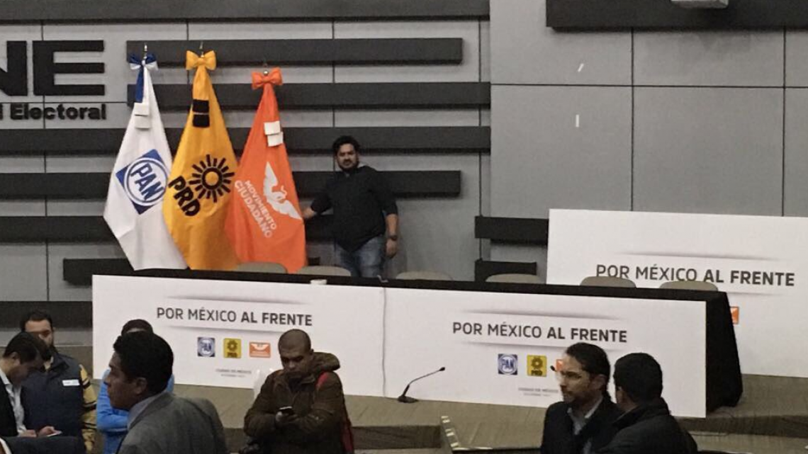 Presentan PAN, PRD y MC coalición "Por México al Frente" ante INE