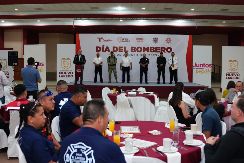 Gobierno municipal celebra a los bomberos de Nuevo Laredo