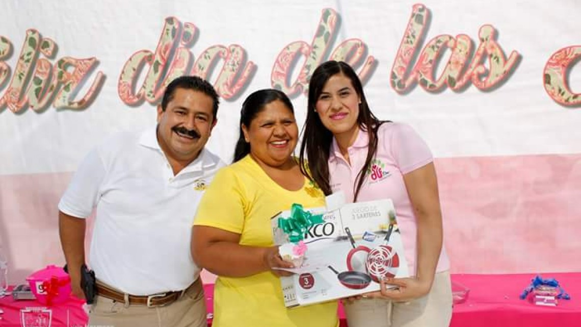 Ayuntamiento festeja a madres de Aquiles Serdán