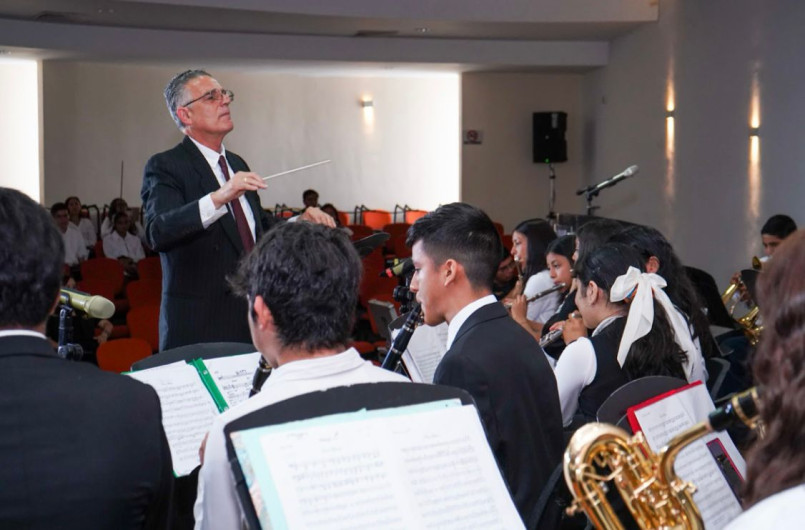 Con notas que cambian vidas, DIF celebra graduación en su escuela de música