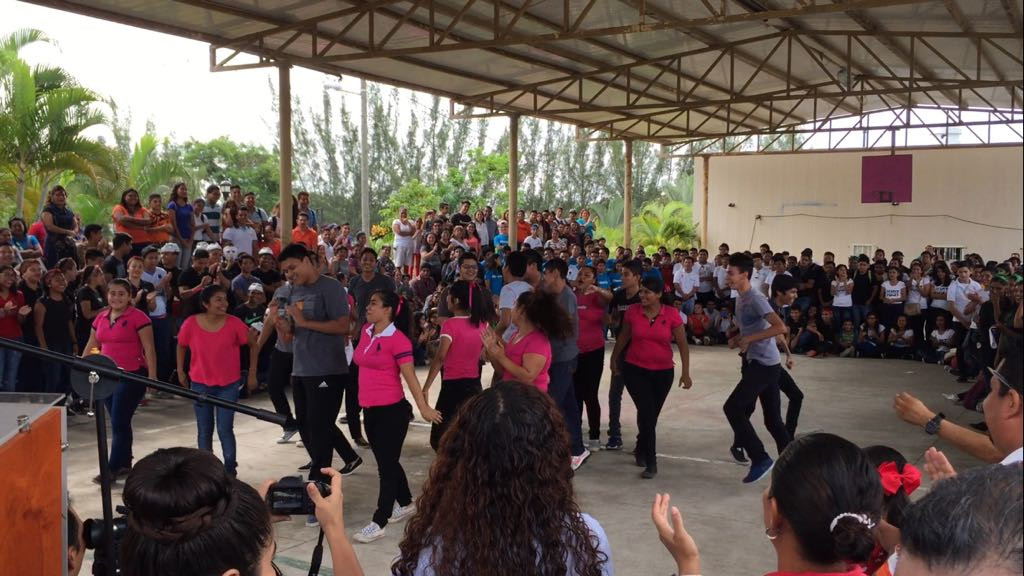 Fomentan participación estudiantil con zumbatón