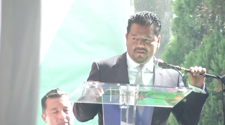 Roban armas de oficina de alcalde