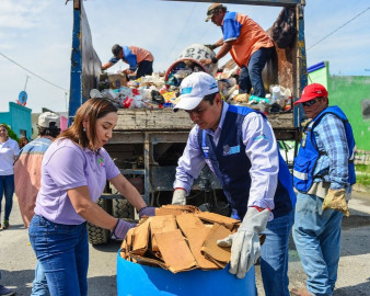Enrique Rivas sale a recolectar basura