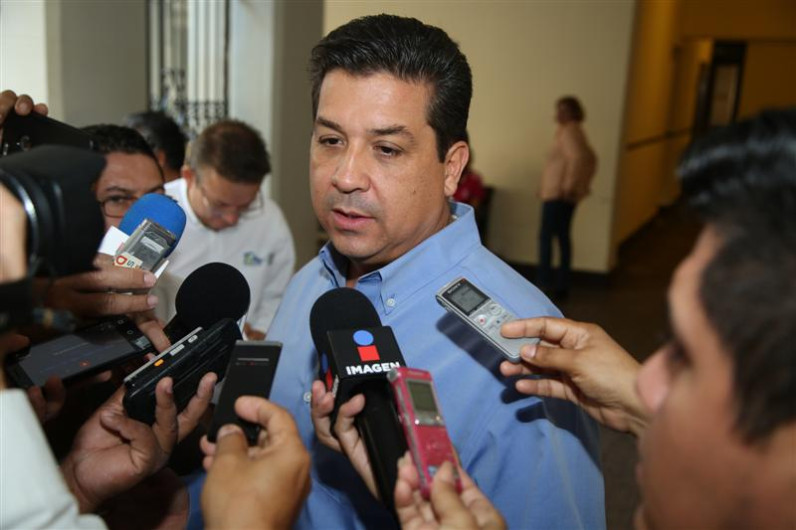 Cabeza de Vaca rechaza aumento a las gasolinas