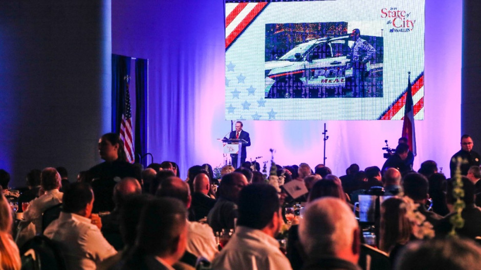 Asiste Maki Ortiz a Informe de Gobierno de Jim Darling