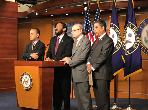 Demócratas acusan formalmente a Trump por violar Constitución  