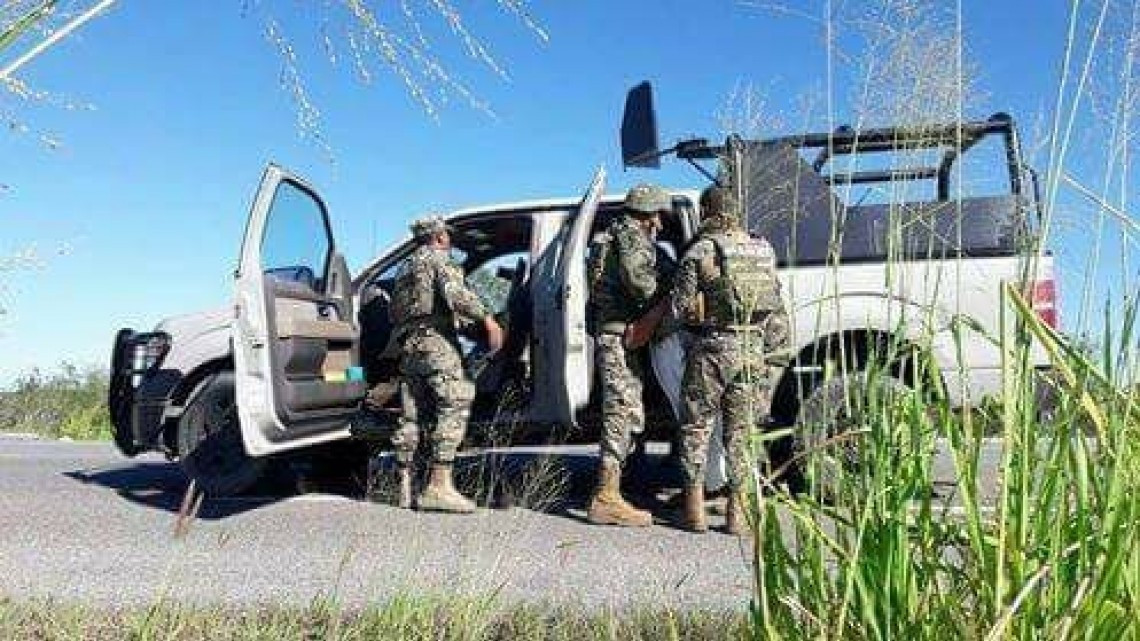 Camión oficial de la Marina se vuelca sobre la Soto la Marina-Los Rayos